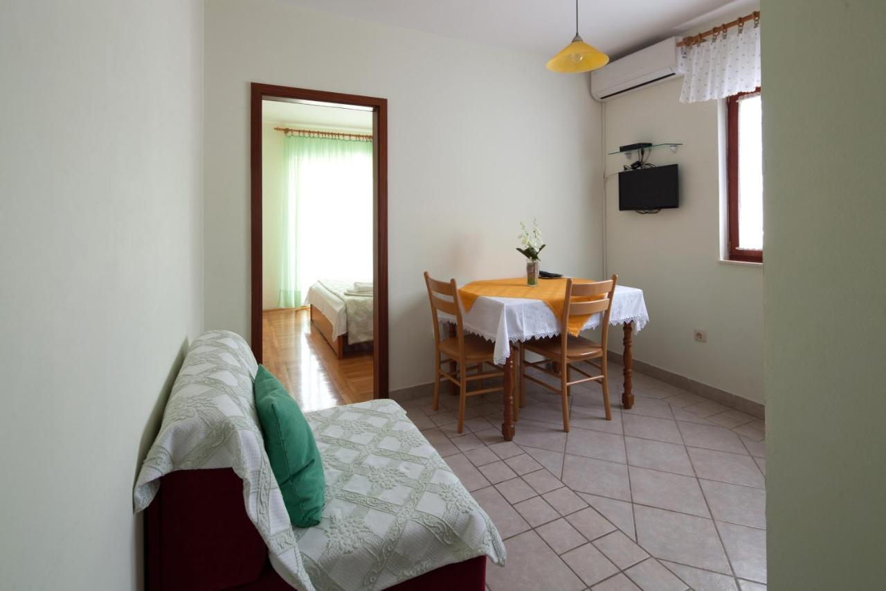 Apartments By The Sea Bilo, Primosten - 4191 Zewnętrze zdjęcie