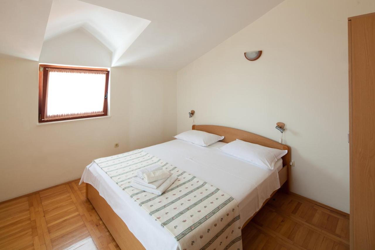Apartments By The Sea Bilo, Primosten - 4191 Zewnętrze zdjęcie
