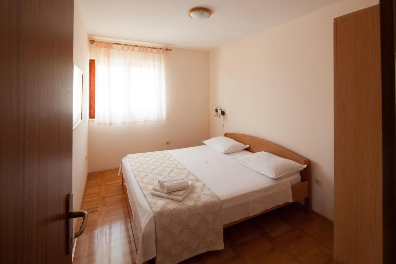 Apartments By The Sea Bilo, Primosten - 4191 Zewnętrze zdjęcie