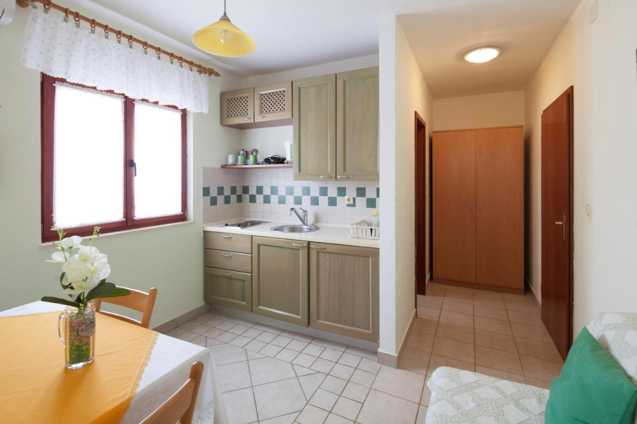 Apartments By The Sea Bilo, Primosten - 4191 Zewnętrze zdjęcie