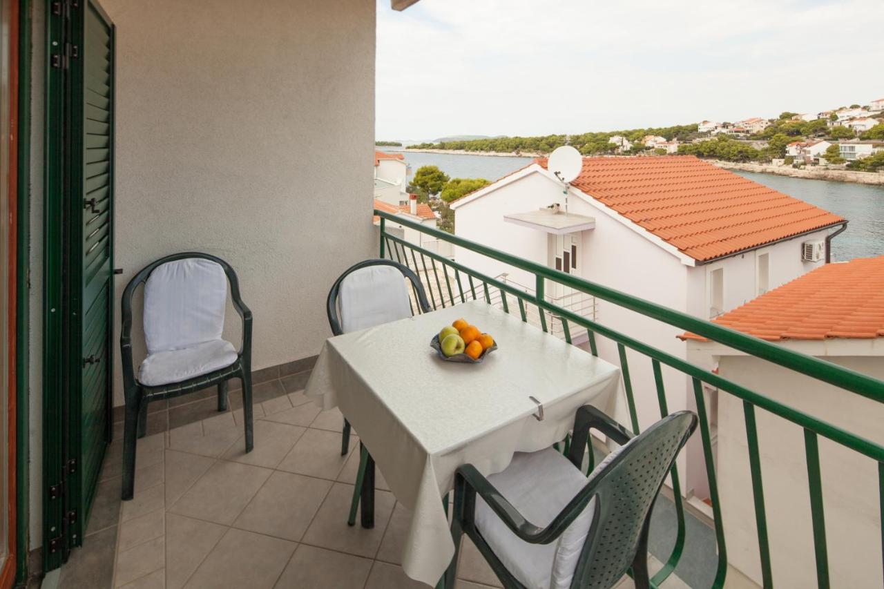 Apartments By The Sea Bilo, Primosten - 4191 Zewnętrze zdjęcie