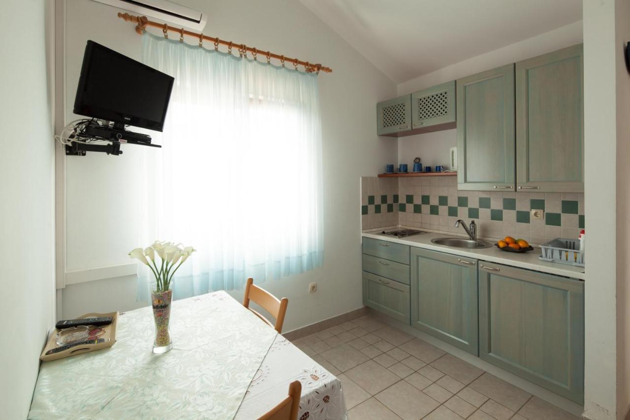 Apartments By The Sea Bilo, Primosten - 4191 Zewnętrze zdjęcie