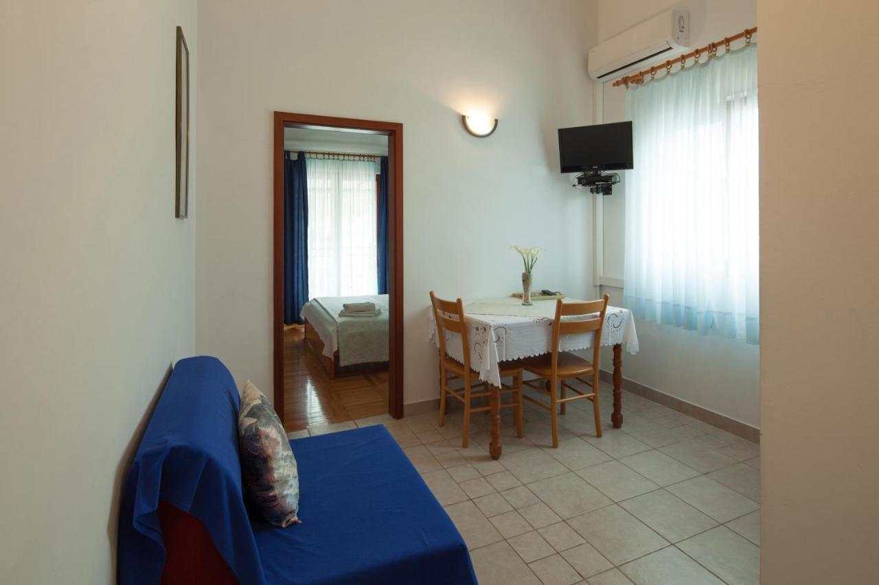Apartments By The Sea Bilo, Primosten - 4191 Zewnętrze zdjęcie
